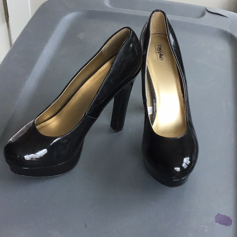 Massimo patent heels. Size 8. Very good condition.